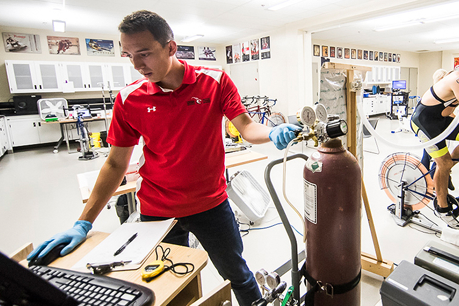 À nous le podium aide la prochaine génération de scientifiques du sport du Canada